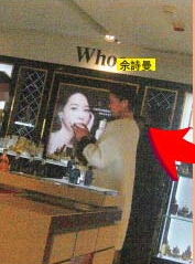 佘诗曼逛时装店扫货30万 出手阔绰引路人围观