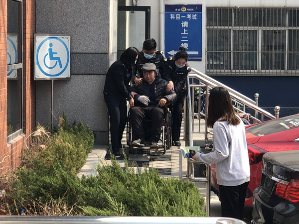 �����ذ죡��̨������ӳ�����Ϊ����Ⱥ�ڿ�������ɫͨ����