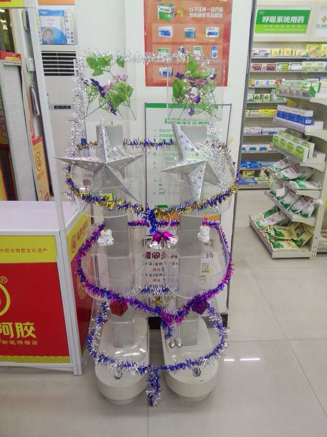 ʥ���ڵ���������һƬϲ������ľ���