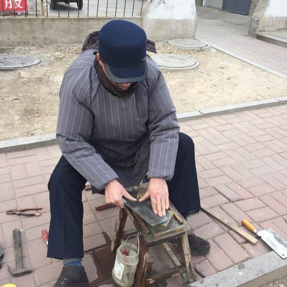 2��1���磬��̨������ͷĥ���ˣ�