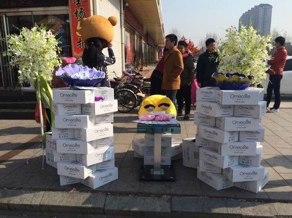 2��10�����磬��Ǫ�ѹ���㳡��·�߰�̨��ʱ�У�