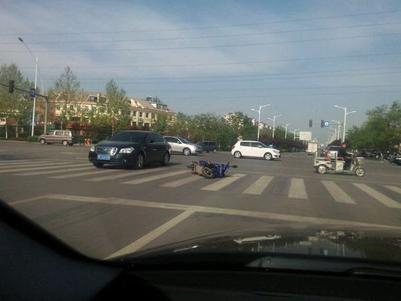 4��23�գ�������������·�ڷ���������