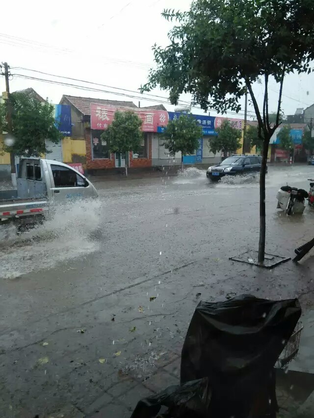 һ���������ׯ�ĵ�·��û�ˡ�