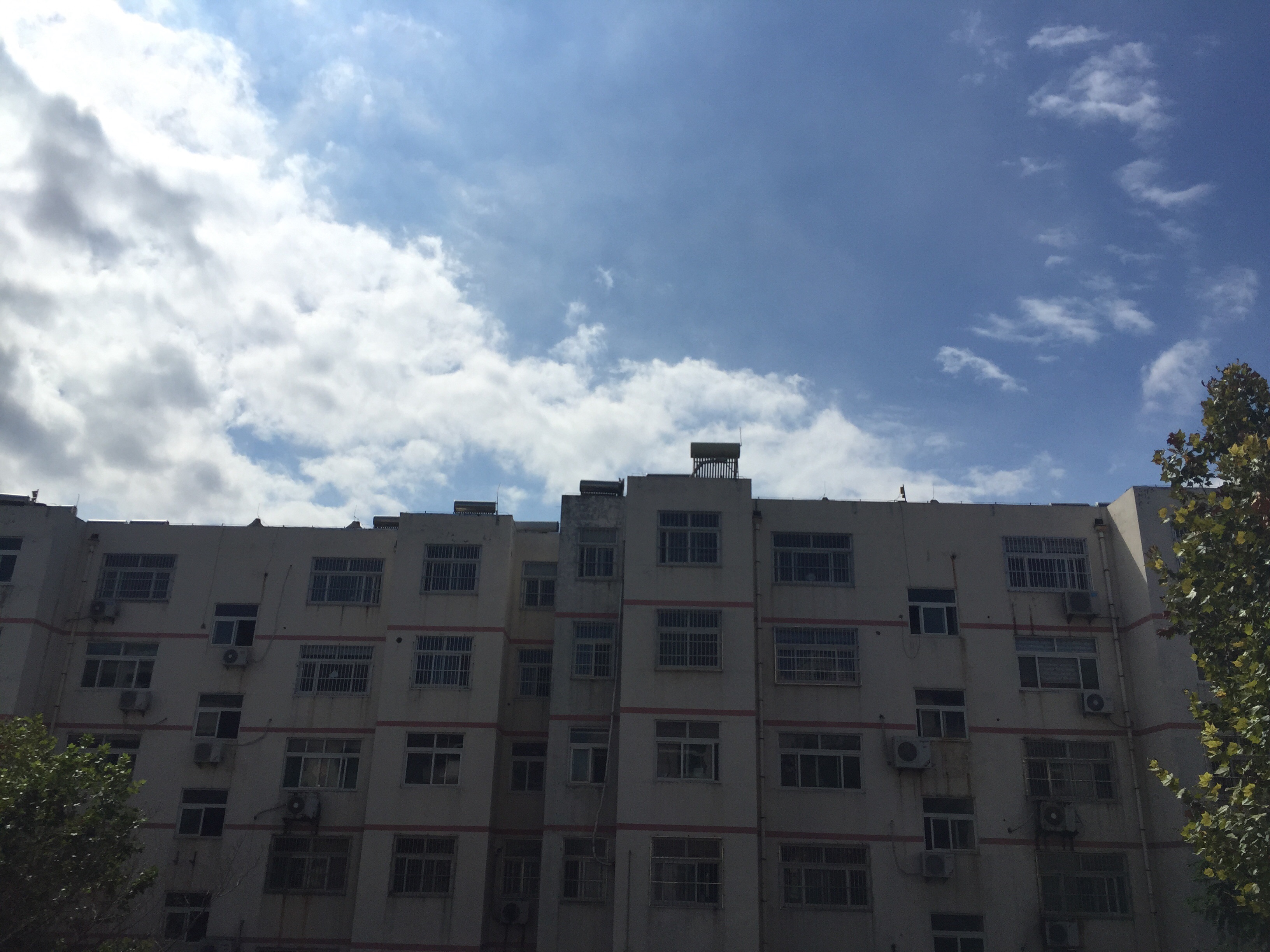 9 ��12�գ���������������������������ӭ����һ���ѵõĺ����������������ӳ�µĻ�̨������������次���������壬��������䣬����һ����������