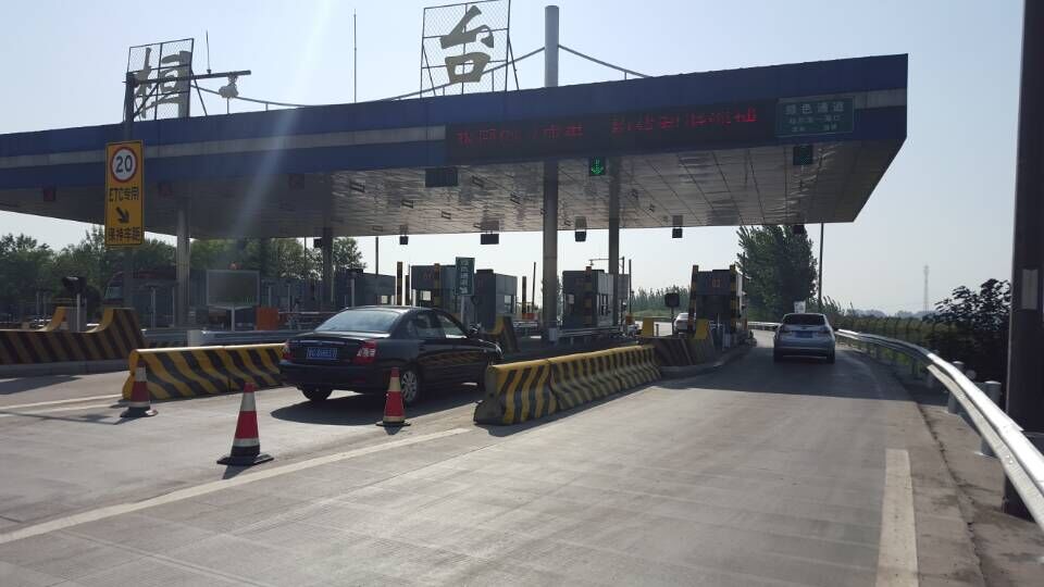 ���쳤�ٸ��ٹ�·���ͨ�У���̨�շ�վ������Ȼ����ͨ����