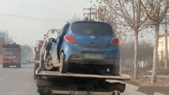 11��28�գ�·���¹ʳ������붬����ȫ��ʻ��