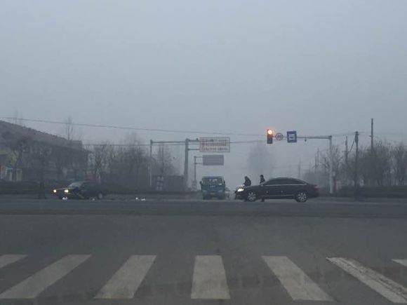12��1���磬�³����ҵ�·�ڷ���������