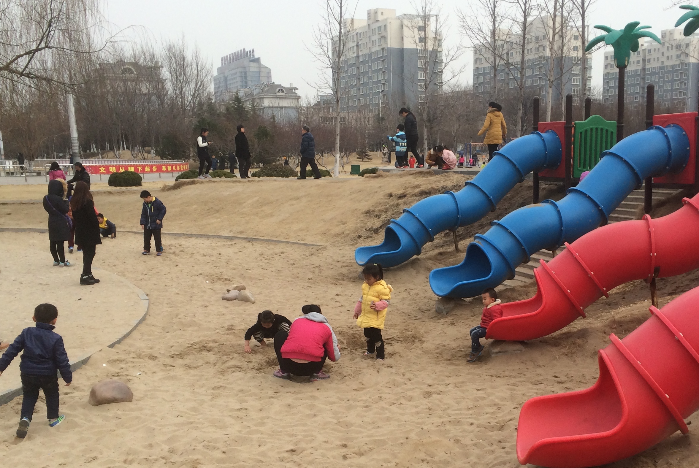 �������Ļ��ֶ�
    ��������תů�������ӵ���������������ļҳ��ս����ࡣ���񶼷׷��߳����ţ����ܸ��ֻ����˶������Ľ����Ϳ��֡������˲���