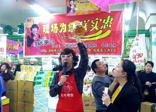 �����ˡ���Ů���ٽ��̳����조����ս��
�������š����ˡ���Ů�ڵ��ٽ������ظ���ٻ��̳������н��������ˡ���Ů���̻����׷��Ƴ����۴�����������˲���Ů�������ߵĹ�ע��ͼΪ��Ǫ�ѹ���㳡�Ƴ������������ֳ�Ϊ����ʵ�ݡ���������˲���