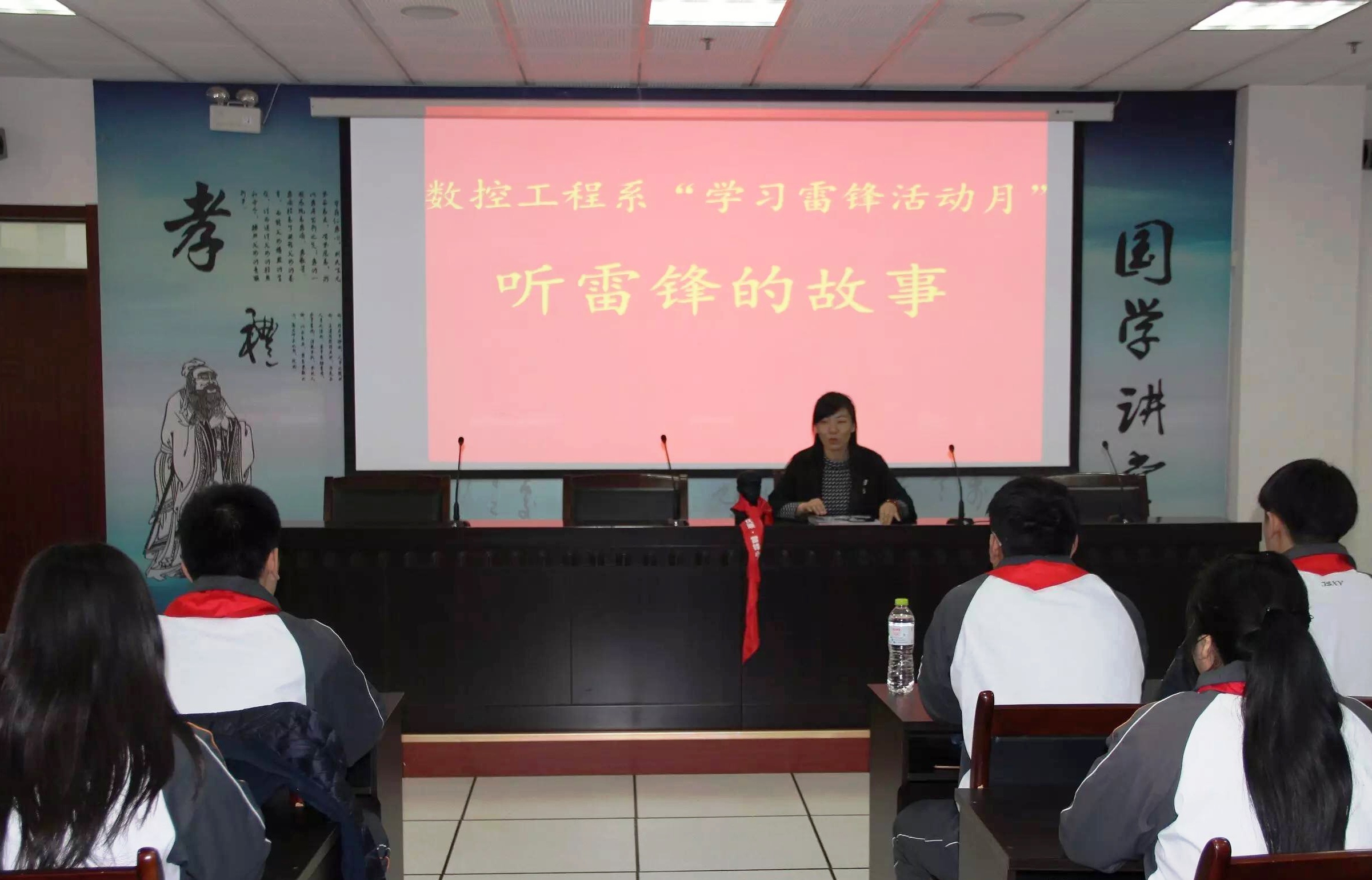 ���׷���� ѧ�׷澫��
    Ϊ����׷桱���񣬽��գ���ͼ��ݿ�չ�ˡ����׷���£�ѧ�׷澫�񡱻�������Ͳ���ʦѧԺ��30����ʦ���ڶ�ý������ȡ���׷�Ĺ��£�������������ʽ�����ι��Ķ����׷�ר��ϵ��ͼ�顣�����˲���