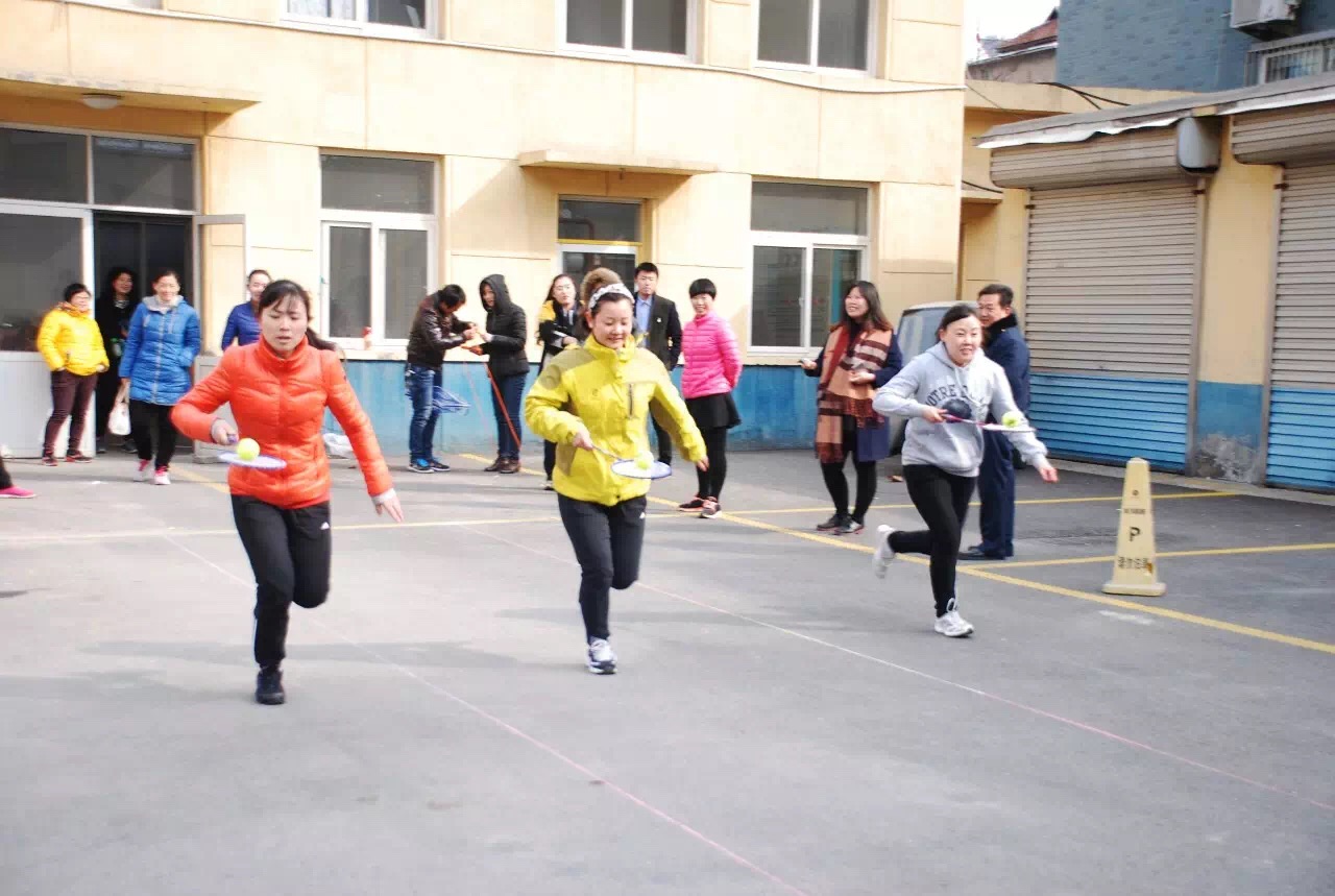 �ؽ�ͨ����ֿ�չ�조���ˡ�����
    Ϊ��ף�����ˡ������Ͷ���Ů�ڣ�3��8�����磬�ؽ�ͨ�������֯ȫ��Ůְ����չ�������ˡ�����������ݷḻ��ʣ������ݽ�������������ϳ���ƹ���򵥴���ë�򵥴�Ͷ�����������κӱ�������һ���ḻ��Ůְ��ҵ���Ļ���������˲���