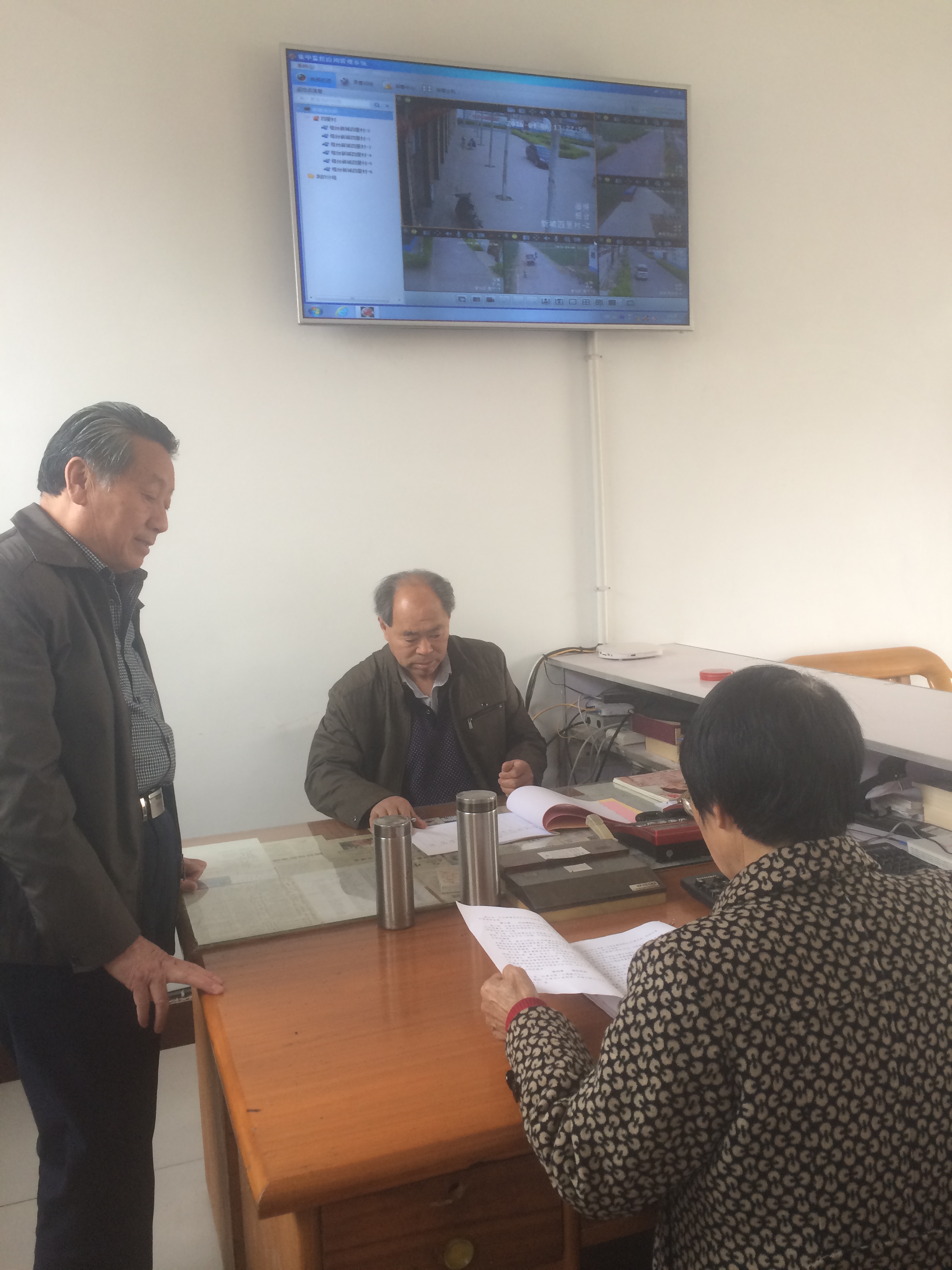 �����屣��ȫ
    �³�����������ʽ��ڴ�����Ҫ·�ں͹���������װ�˼����ʩ����������ڴ�ί�ļ����ʾ����ʵʱ��ʾ����󽵵�������ΰ��ۺ������������Ѷȣ��õ���Ⱥ�ڵ�һ�º����������˲���