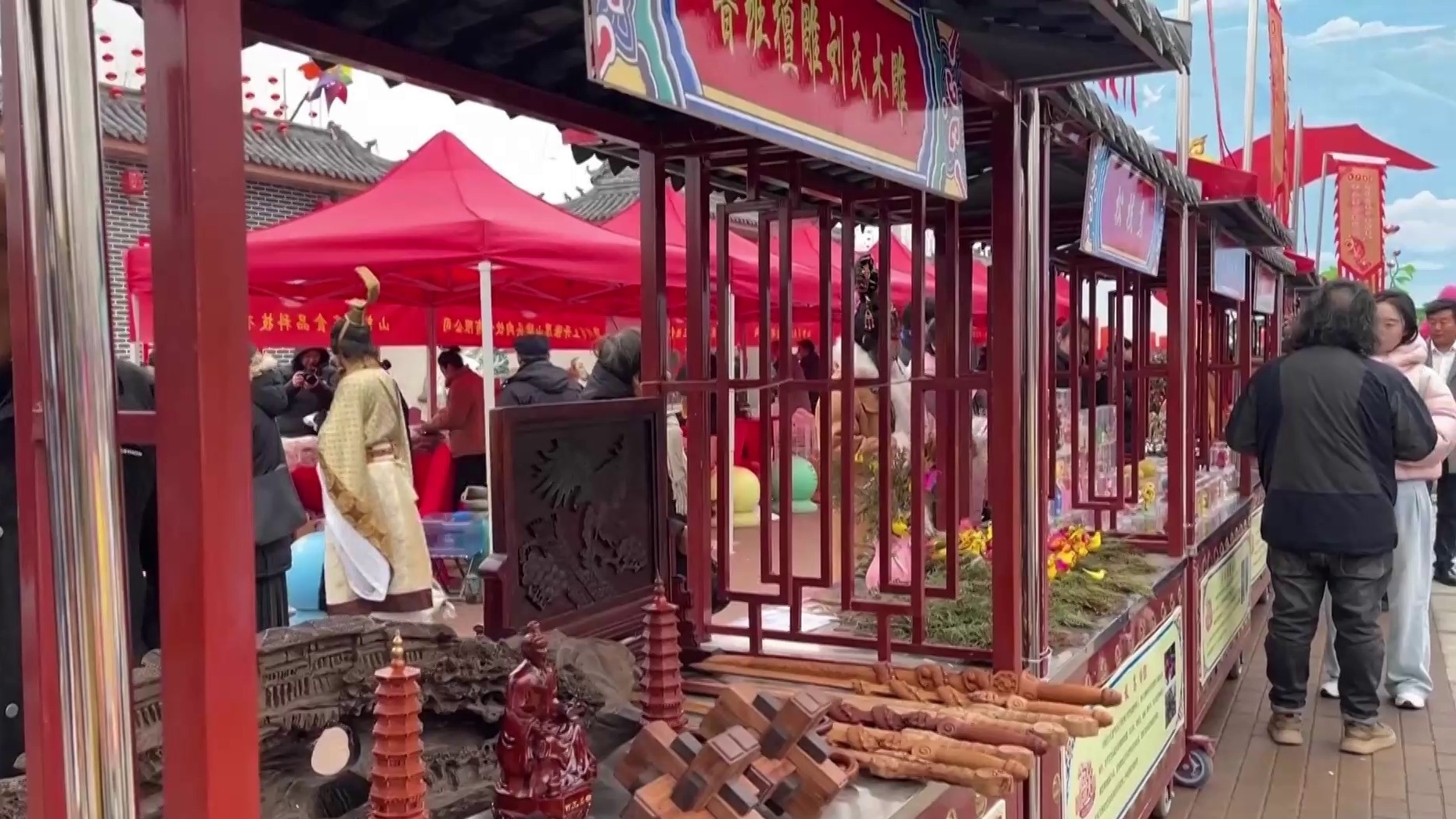 ��ׯ�����У������ڴ�&nbsp;Ѱ��ͳ��ζ��